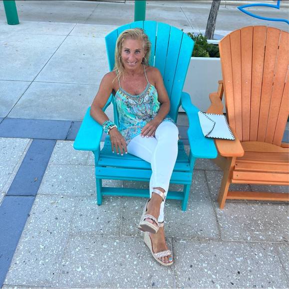 Meet your Posher, Liz - Picture 1 of 1